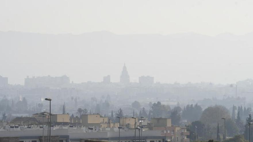 Los murcianos respiramos aire contaminado durante tres meses en 2018