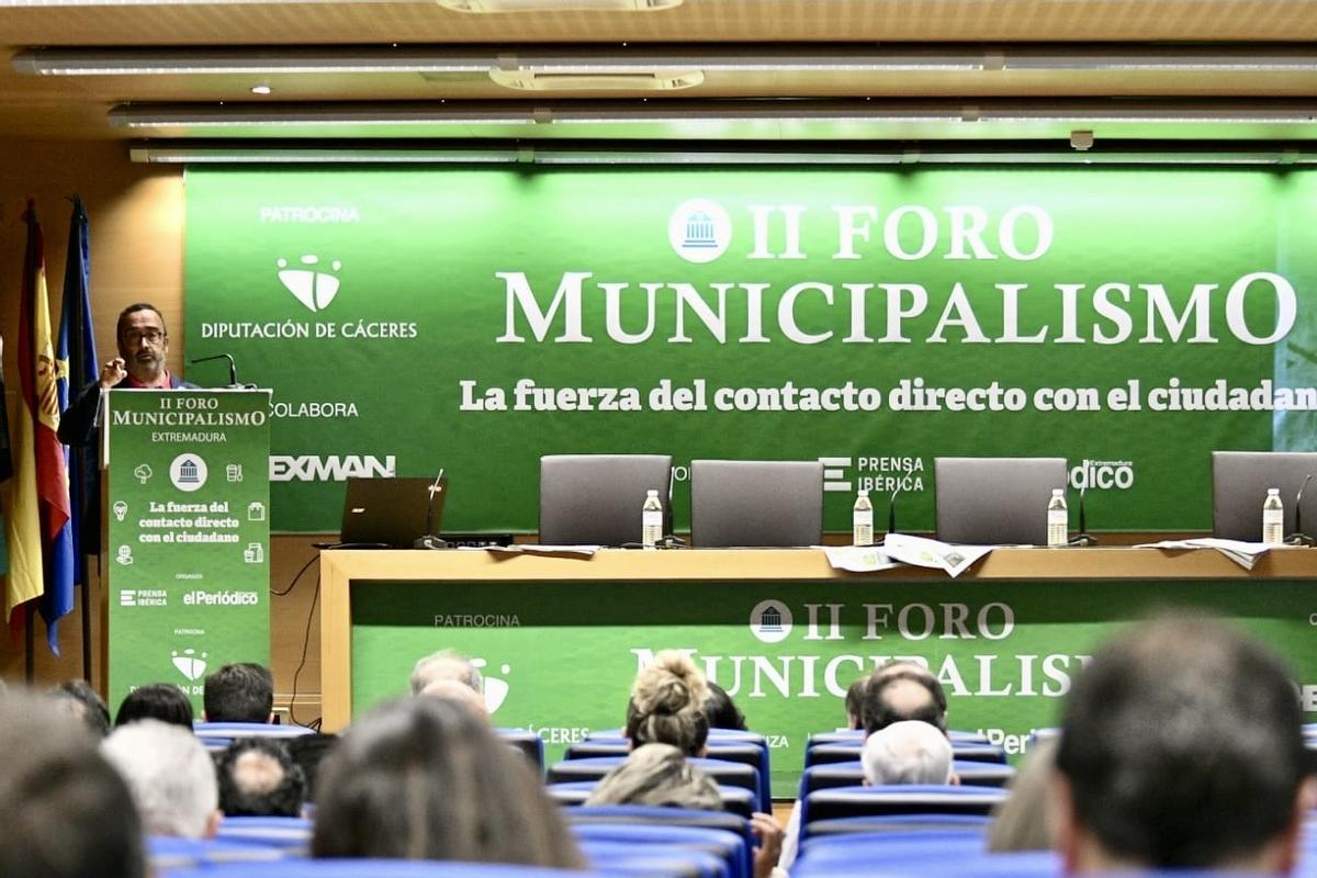 Morales en el Foro Municipalismo, en Cáceres.