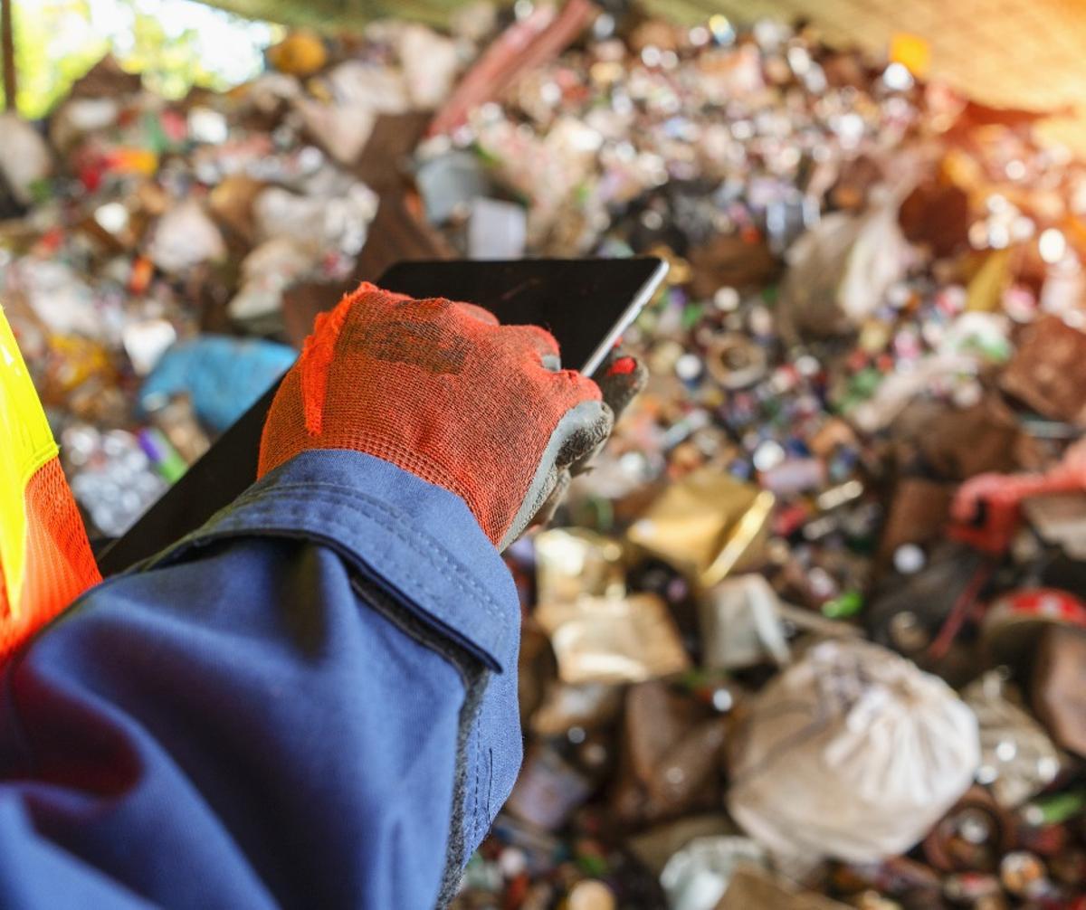 Separación de residuos en un ecoparque de Castellón.