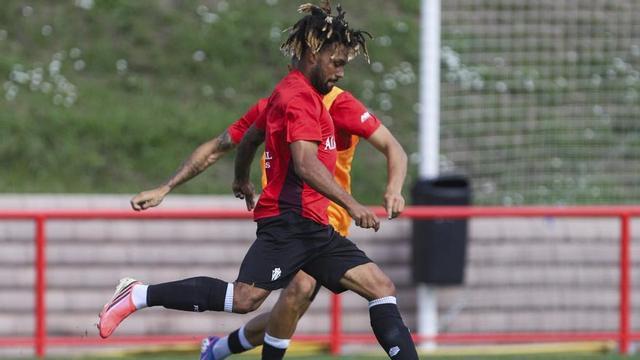 Konrad, durante el entrenamiento de ayer en Mareo.   | RSG