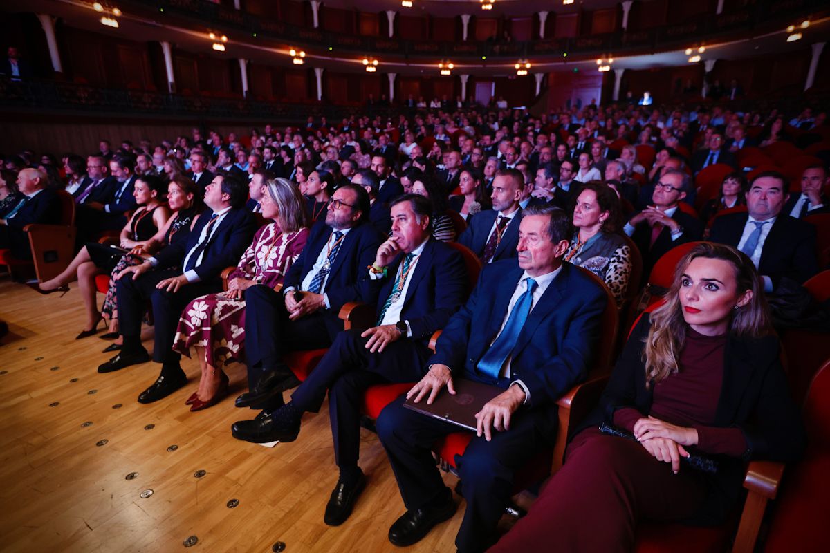 El Ayuntamiento entrega sus Medallas de la Ciudad