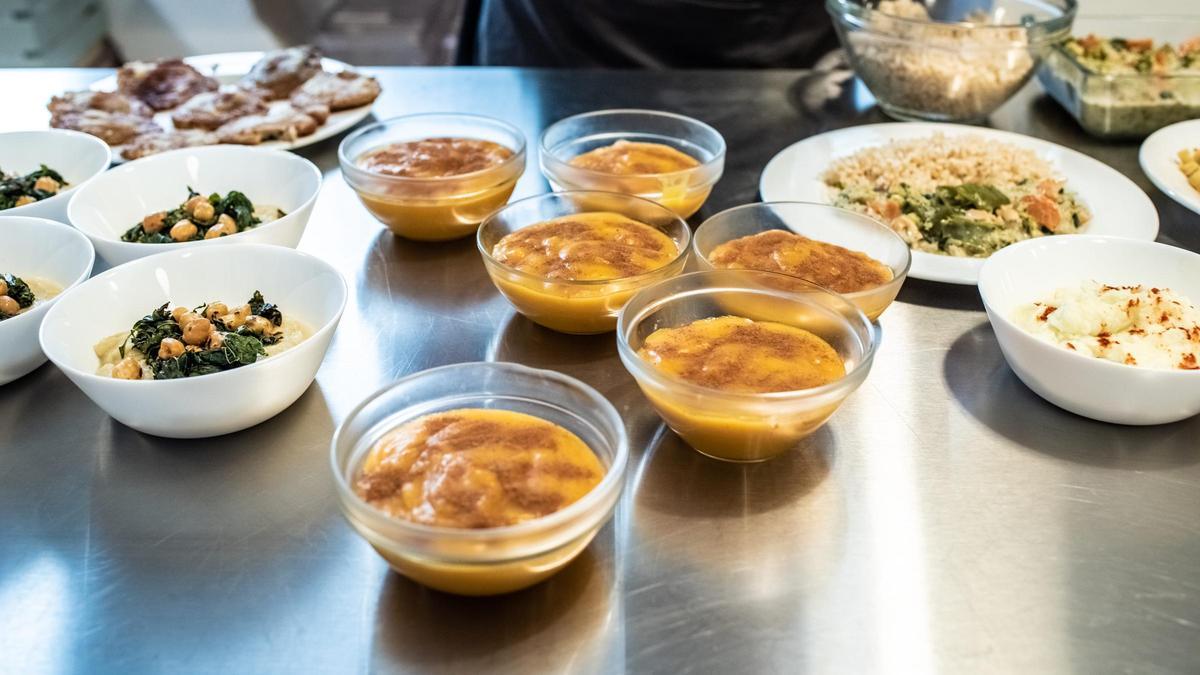 Un conjunto de platos de comida, en una imagen de recurso.