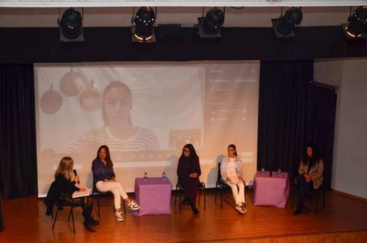 La charla de las deportistas de élite de la localidad.