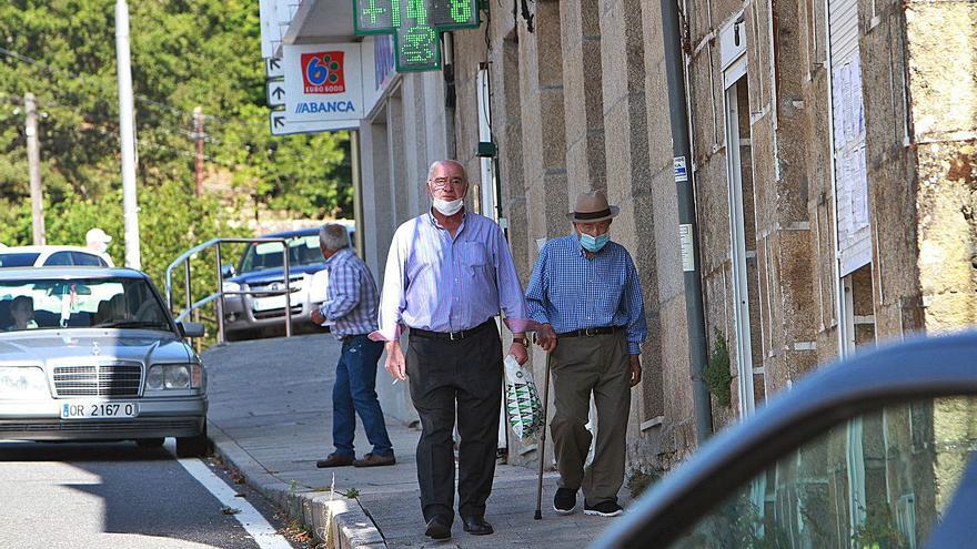 En algunos concellos que sí conservan entidades bancarias no abren todos los días. // IÑAKI OSORIO