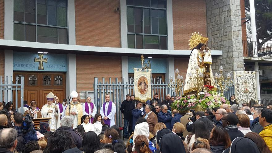 La imagen de la Virgen de los Desamparados visita Madrid acompañada por numerosos peregrinos valencianos