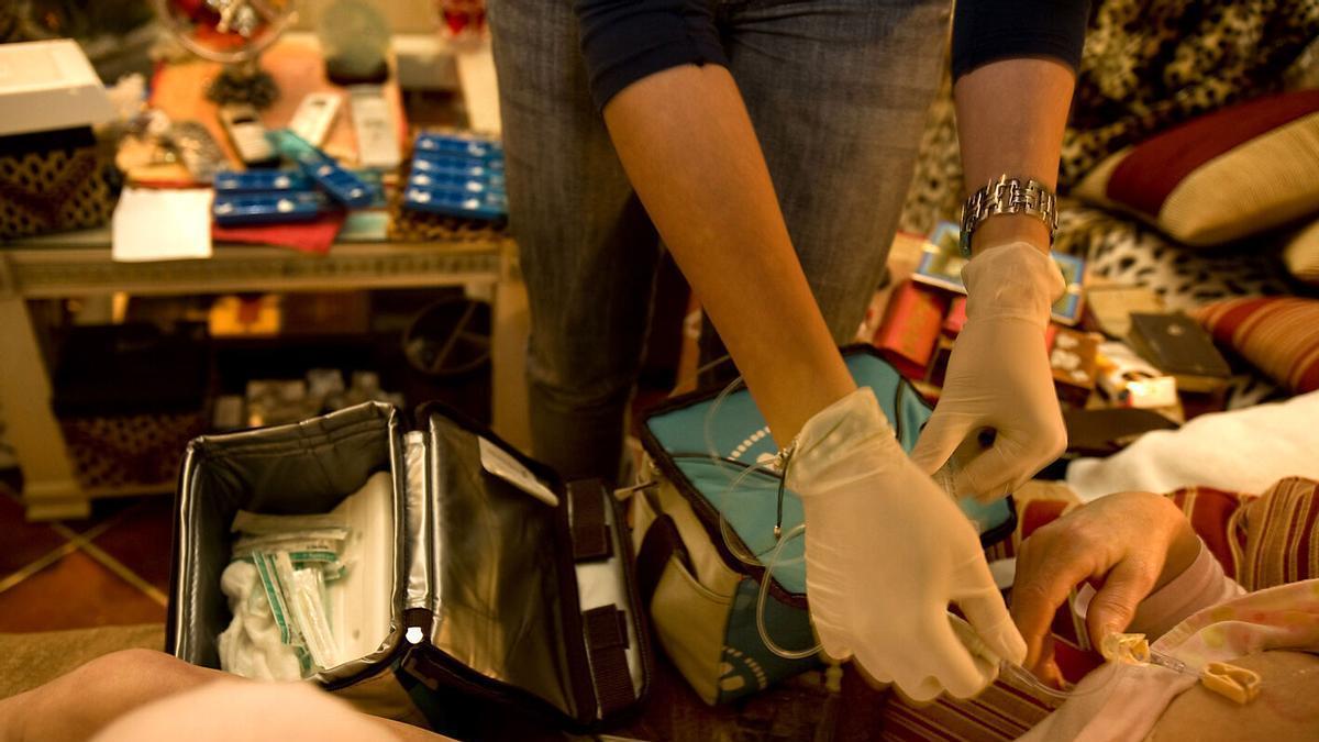 Unidad de hospitalización a Domicilio hospital de San Juan. Sanidad, UHD, Unidad de Hospitalización Domiciliaria, Hospital de Sant Joan, enfermos, viviendas, equipo médico