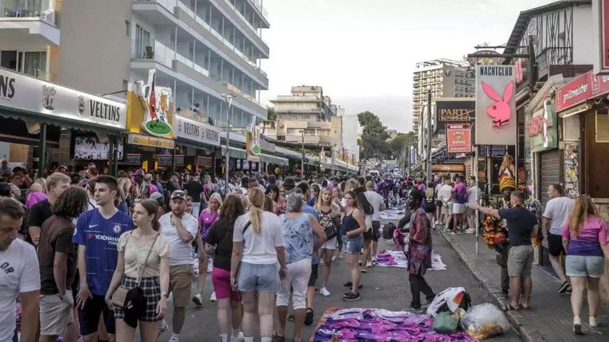 Ex-Kellner-packt-aus-Schwarzgeldsystem-in-Bierlokal-in-der-Schinkenstra-e