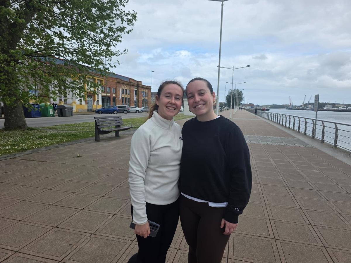 Adriana Álvarez y Carmen Blasón paseaban por la avenida Conde de Guadalhorce tras hacer deporte.