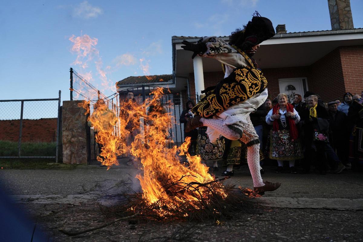 GALERÍA | Salto del piorno en Andavías contra viento y marea
