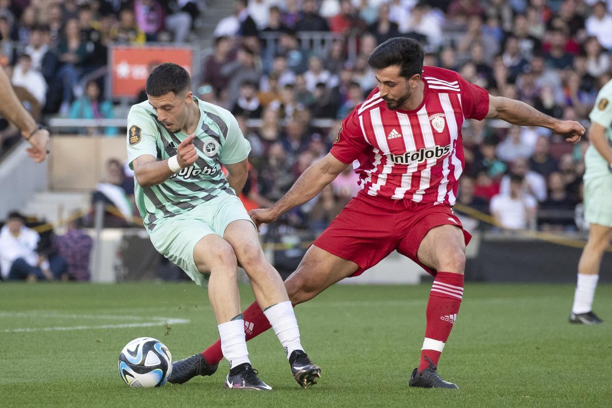 BARCELONA, 26/03/2023.- Un momento del partido entre los Aniquiladores y los Troncos, de las finales de la Kings League, una competición de Fútbol 7 que se transmite en su totalidad por ’streaming’ que se celebra este domingo en el Spotify Camp Nou con 90.000 espectadores. EFE/ Marta Pérez