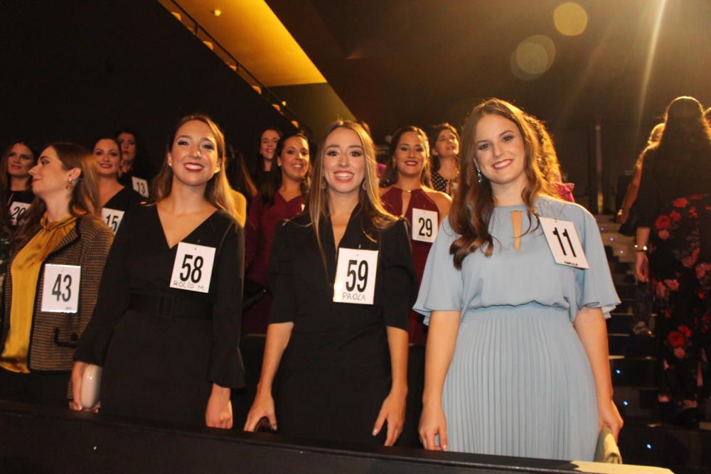 Visita de las aspirantes a fallera mayor de València al Teatre Faller