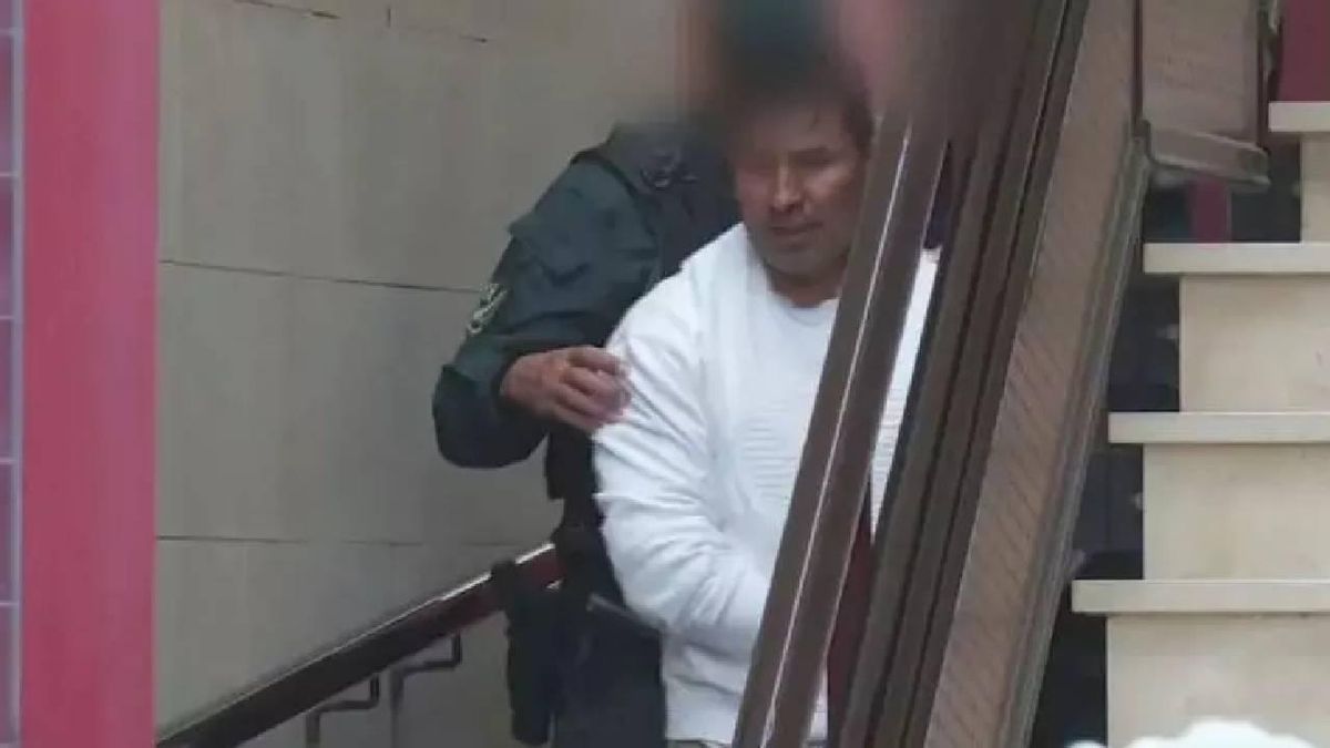 Juan Faber Esquivel en el momento de ser detenido por la UCO en una imagen captada por Televisión Canaria.