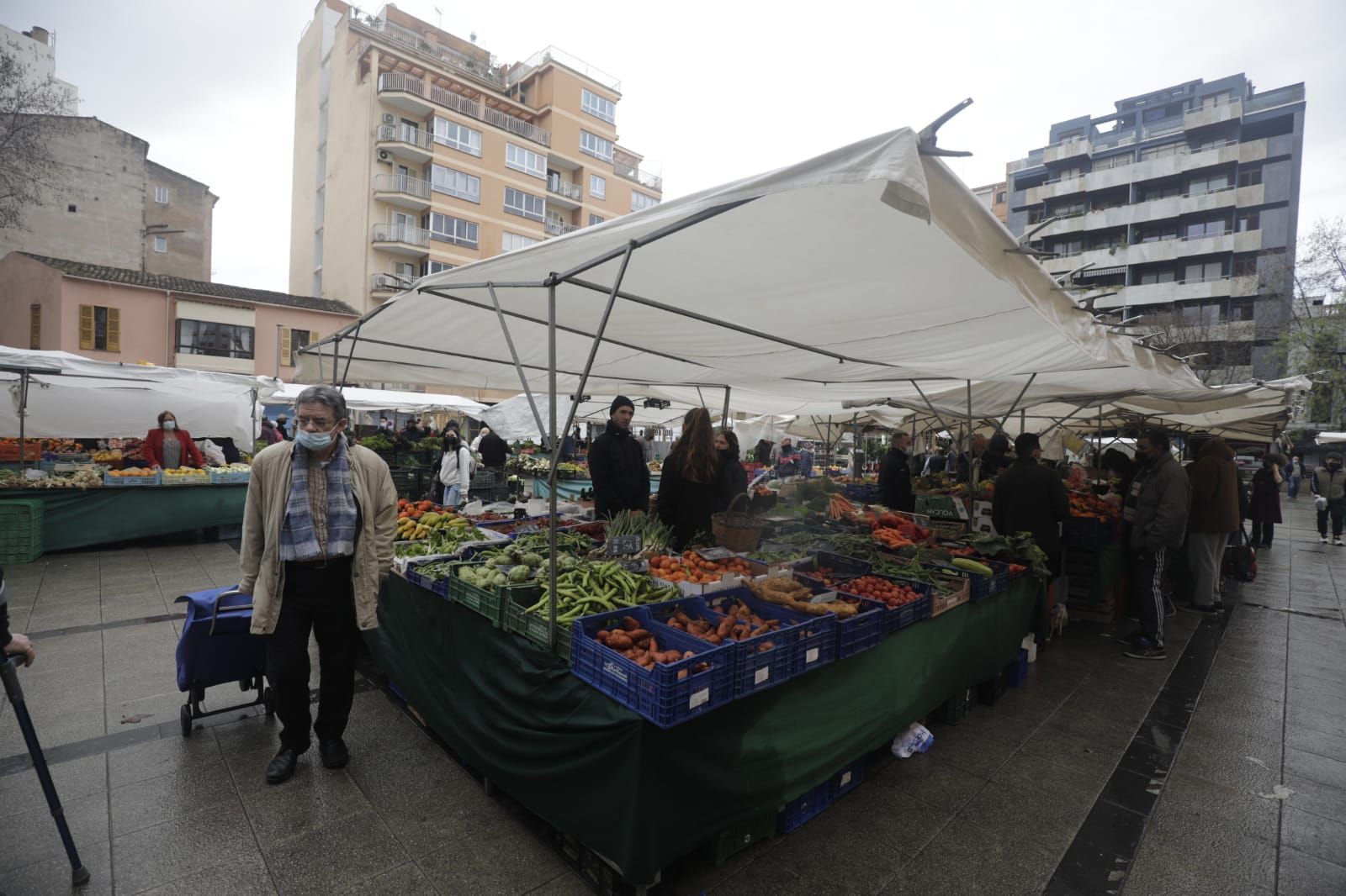 Sábado de compras en el mercado de Pere Garau de Palma