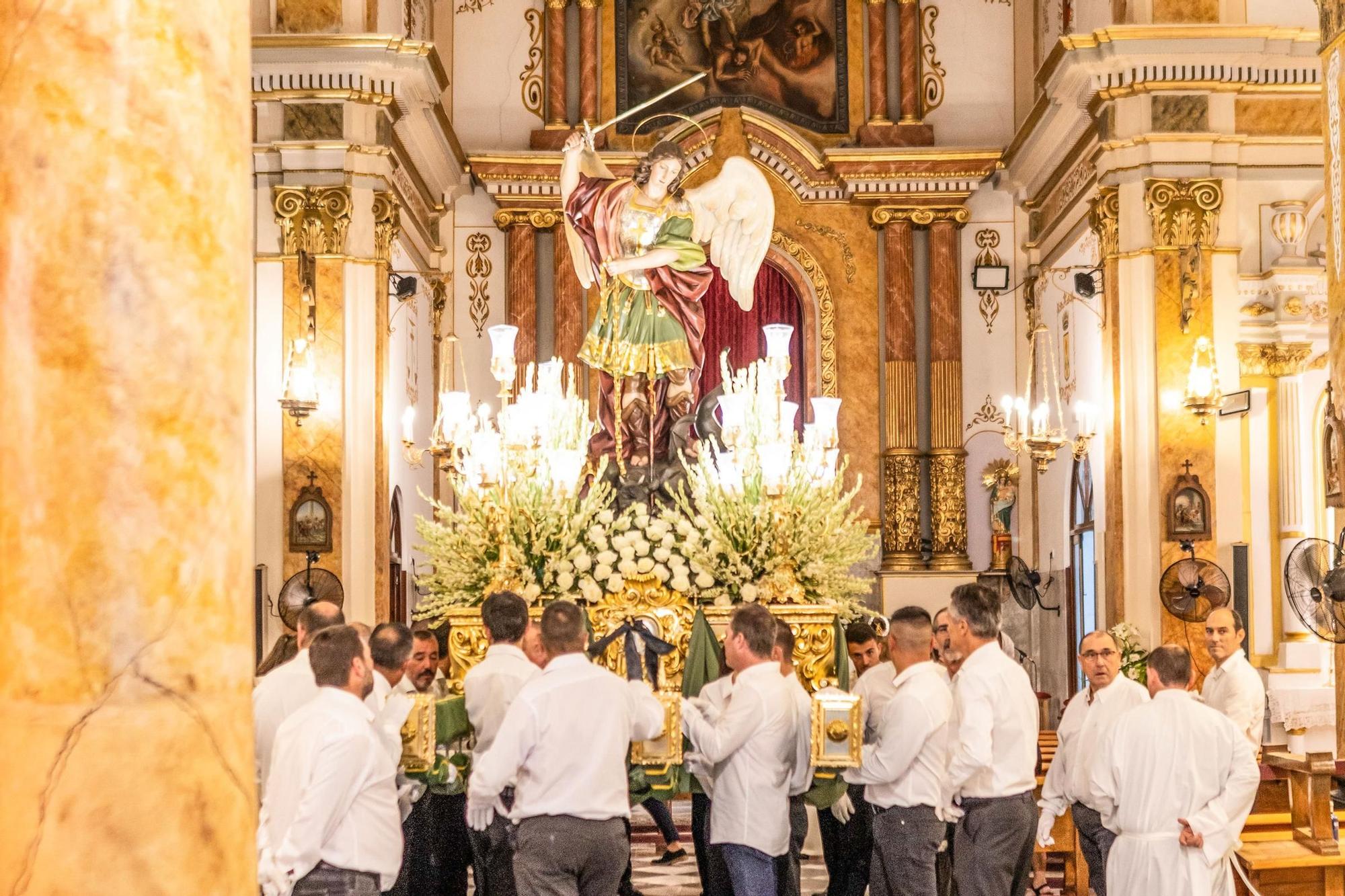 Procesión de San Miguel en Daya Nueva