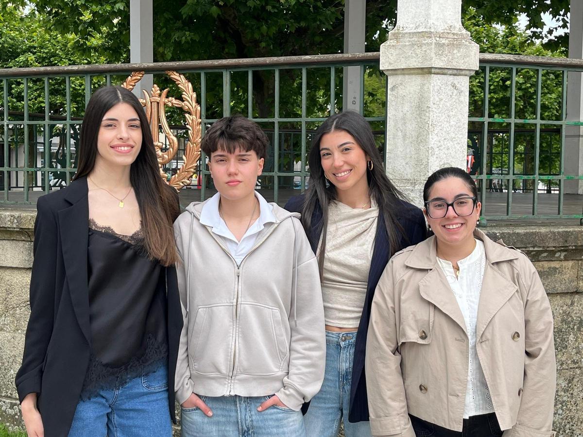 Iria, Paula, Carla y Antía, en A Estrada.