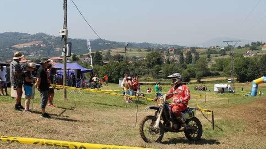 Una prueba de motocross en Valdesoto.