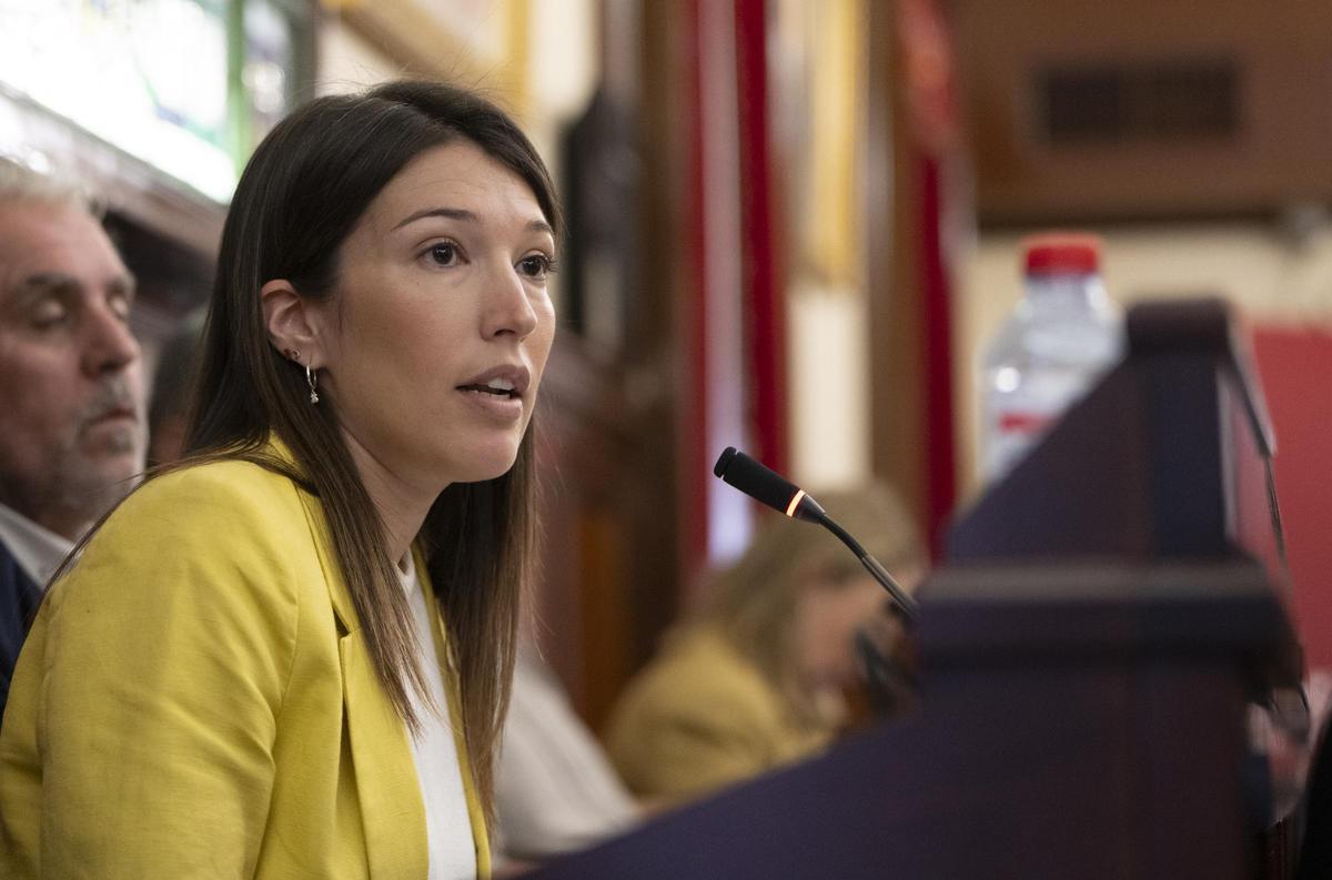 La diputada socialista Maria Jiménez, en un pleno.