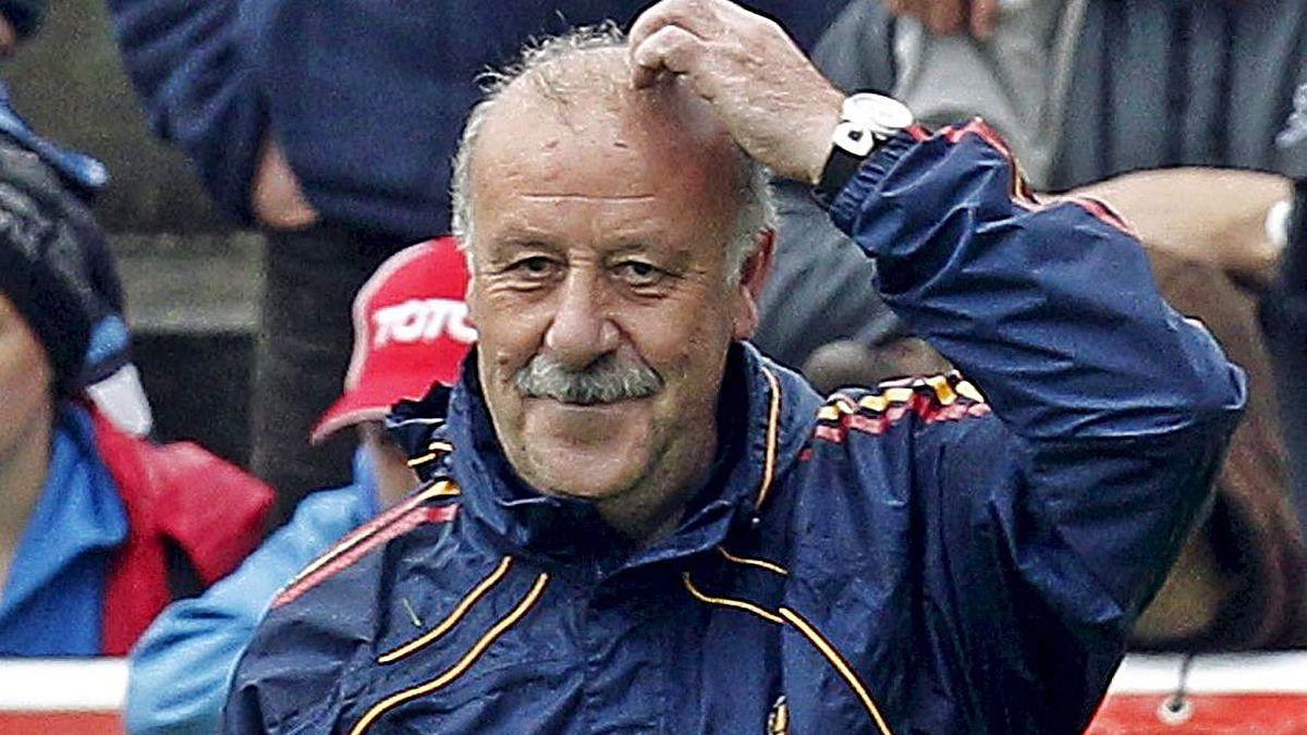 Vicente del Bosque y Andrés Iniesta, en un entrenamiento de la selección.