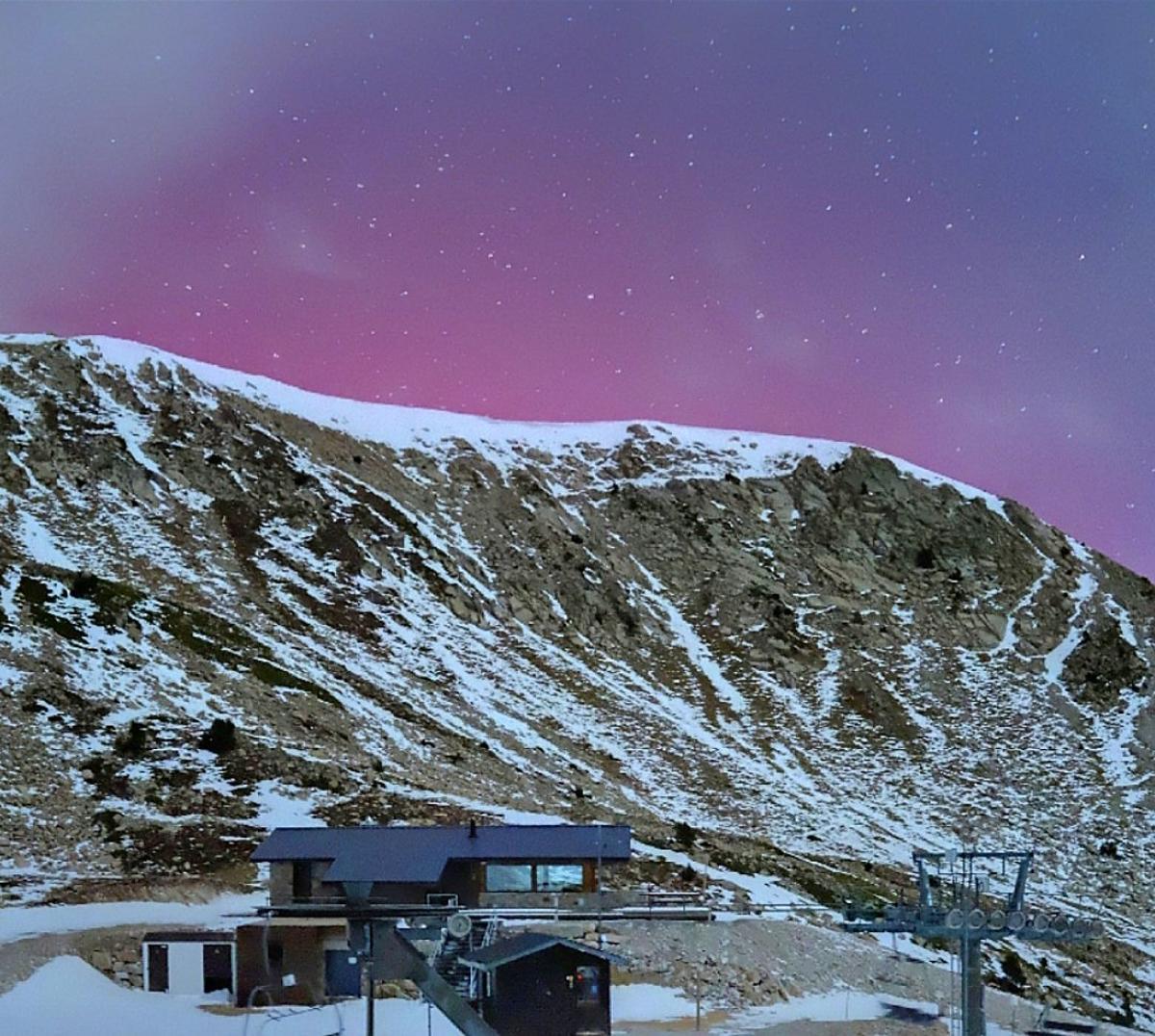 Aurora vista de madrugada desde la estación de Vallter