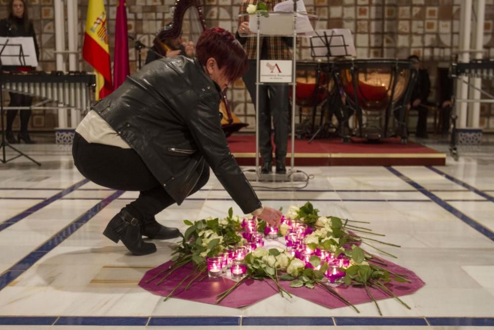 Homenaje a las víctimas de la violencia de género