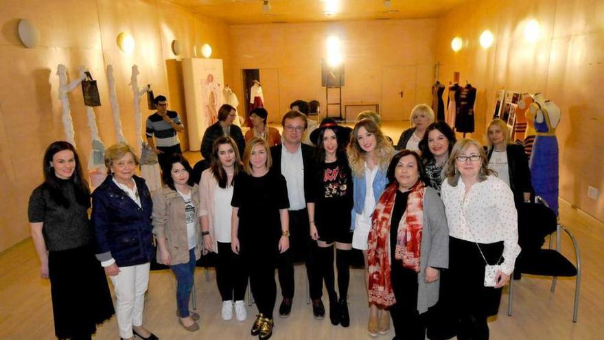 Los participantes en el encuentro, en el salón de actos de la Casa de Cultura.