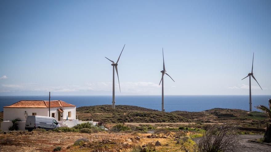 Parlamento y Fecam apoyan a Arico en el rescate del impuesto local a los parques de energía renovable