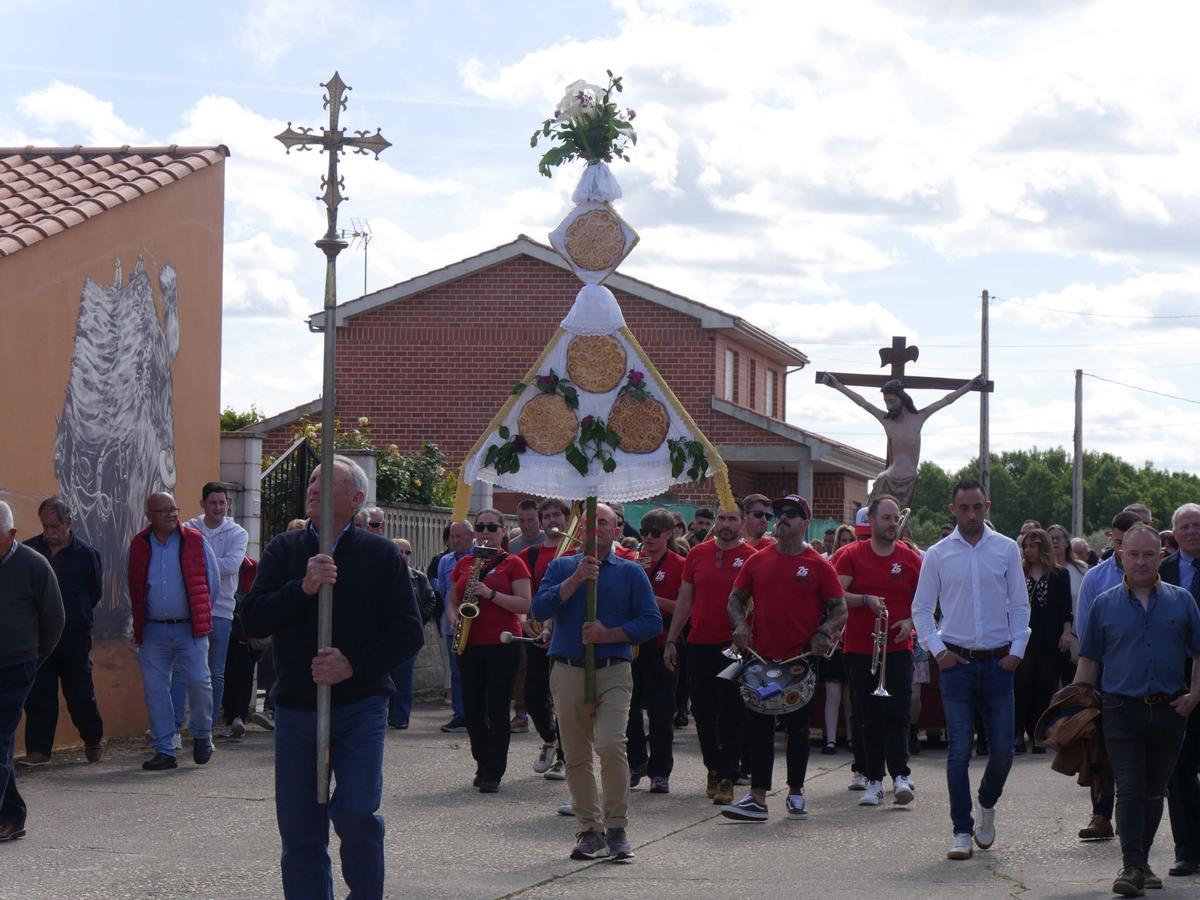 GALERÍA | Burganes y sus fiestas del Cristo, en imágenes