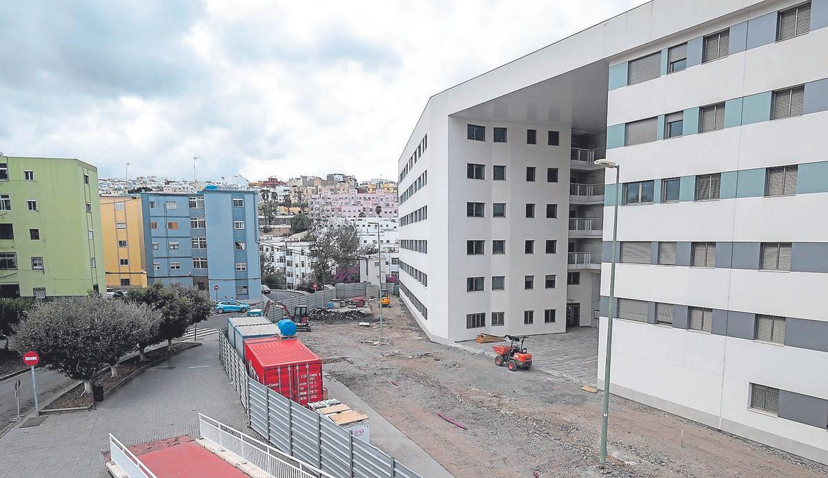 Obras de construcción de un edificio de viviendas de protección oficial en la capital grancanaria.