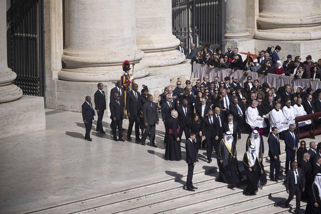El funeral del papa Francisco en la Plaza de San Pedro del Vaticano, en imágenes
