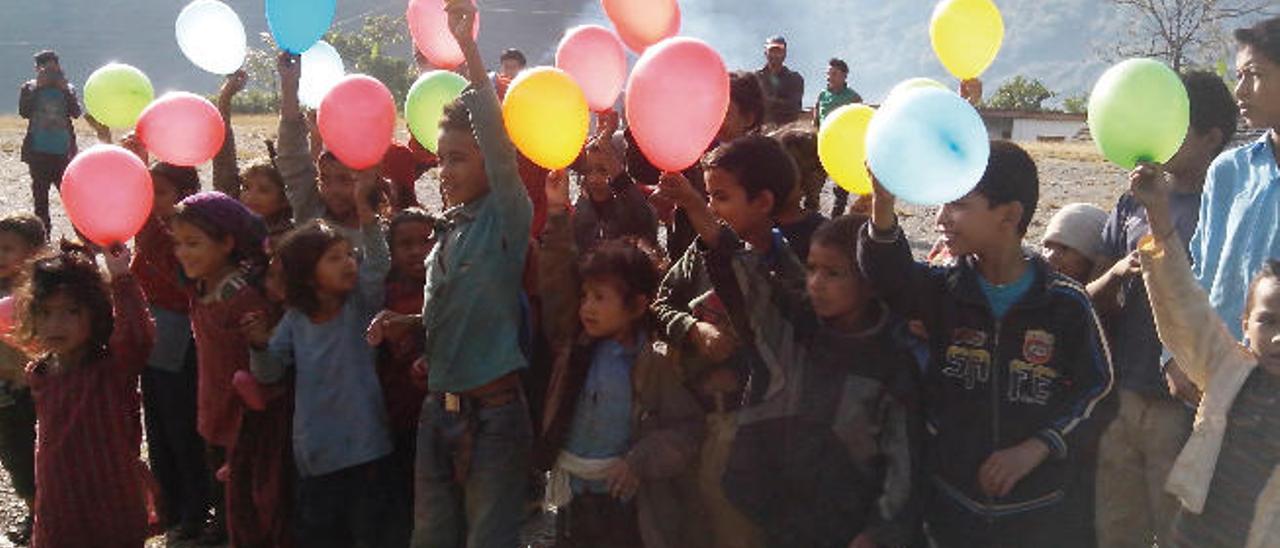 Niños nepalíes que atiende la ONG con sede en Teror.