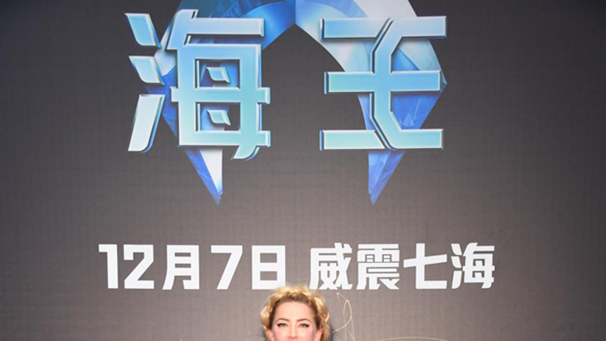 El vestido deslumbrante e hipersexy de Amber Heard en China