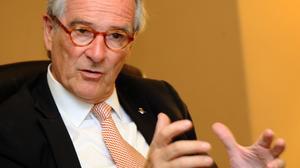 L’alcalde de Barcelona, Xavier Trias, i la segona tinenta d’alcalde, Sonia Recasens, expliquen l’eliminació de l’impost de plusvàlua.