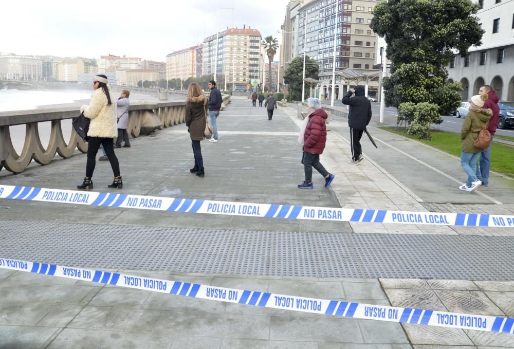 Corte del paseo marítimo por el temporal