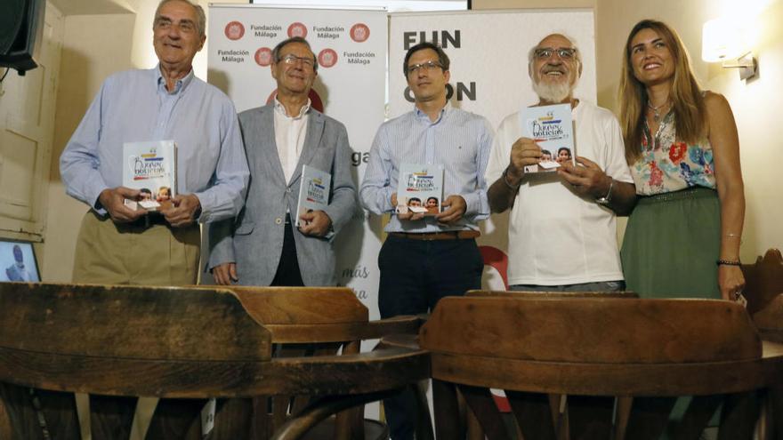 Luis Merino, Juan Cobalea, Marino García, el padre José Luis Cacho y Rocío González, ayer en la presentación del libro en El Pimpi.