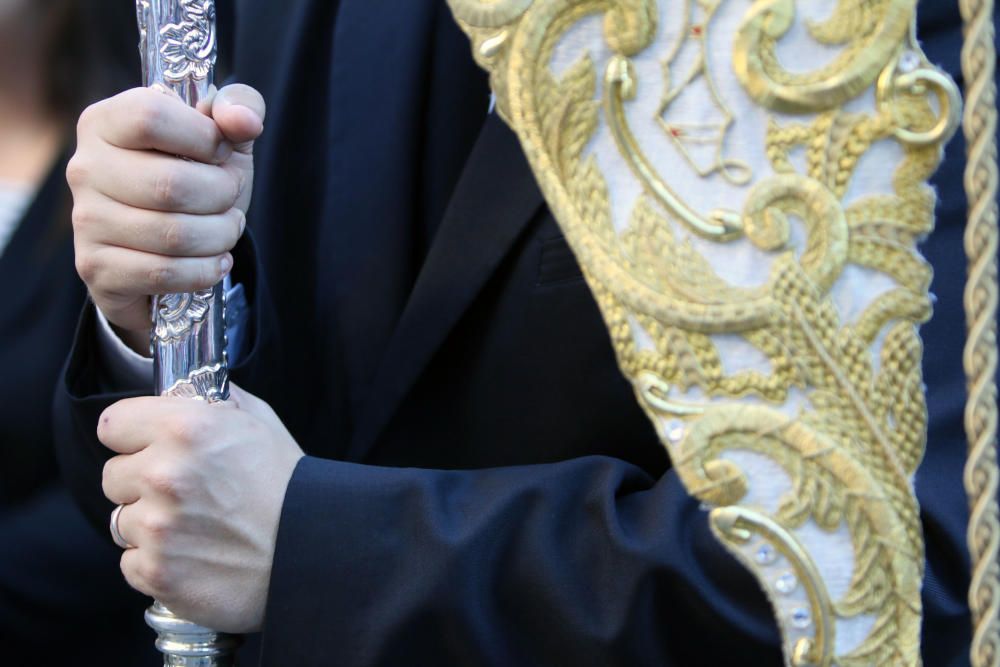 La tercera salida procesional de la Virgen de los Remedios recorre las calles del Centro de Málaga tras iniciar el cortejo desde la iglesia de los Mártires.