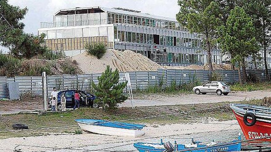 Edificio que se construye en el Pinar de O Furado, en A Illa.