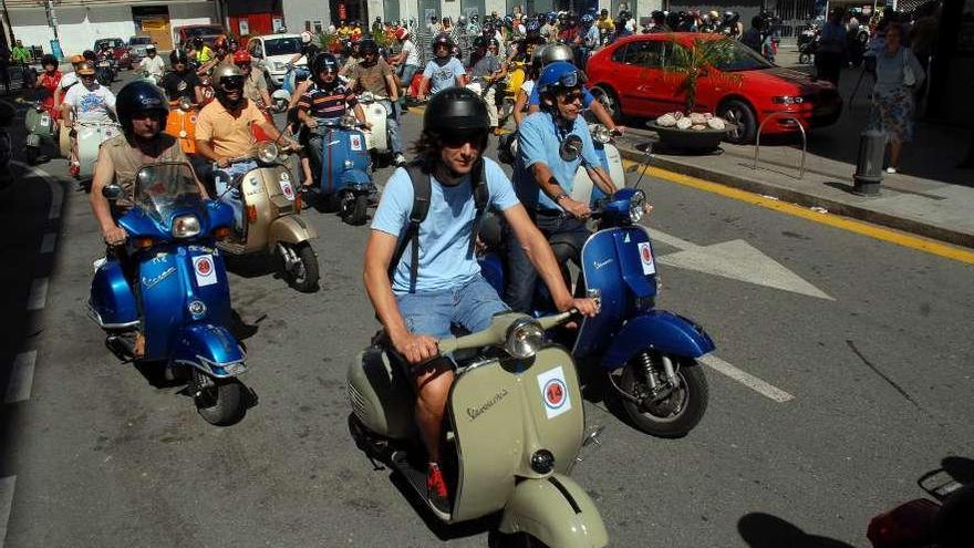 Las legendarias scooters recorrerán Vilagarcía durante todo el fin de semana .