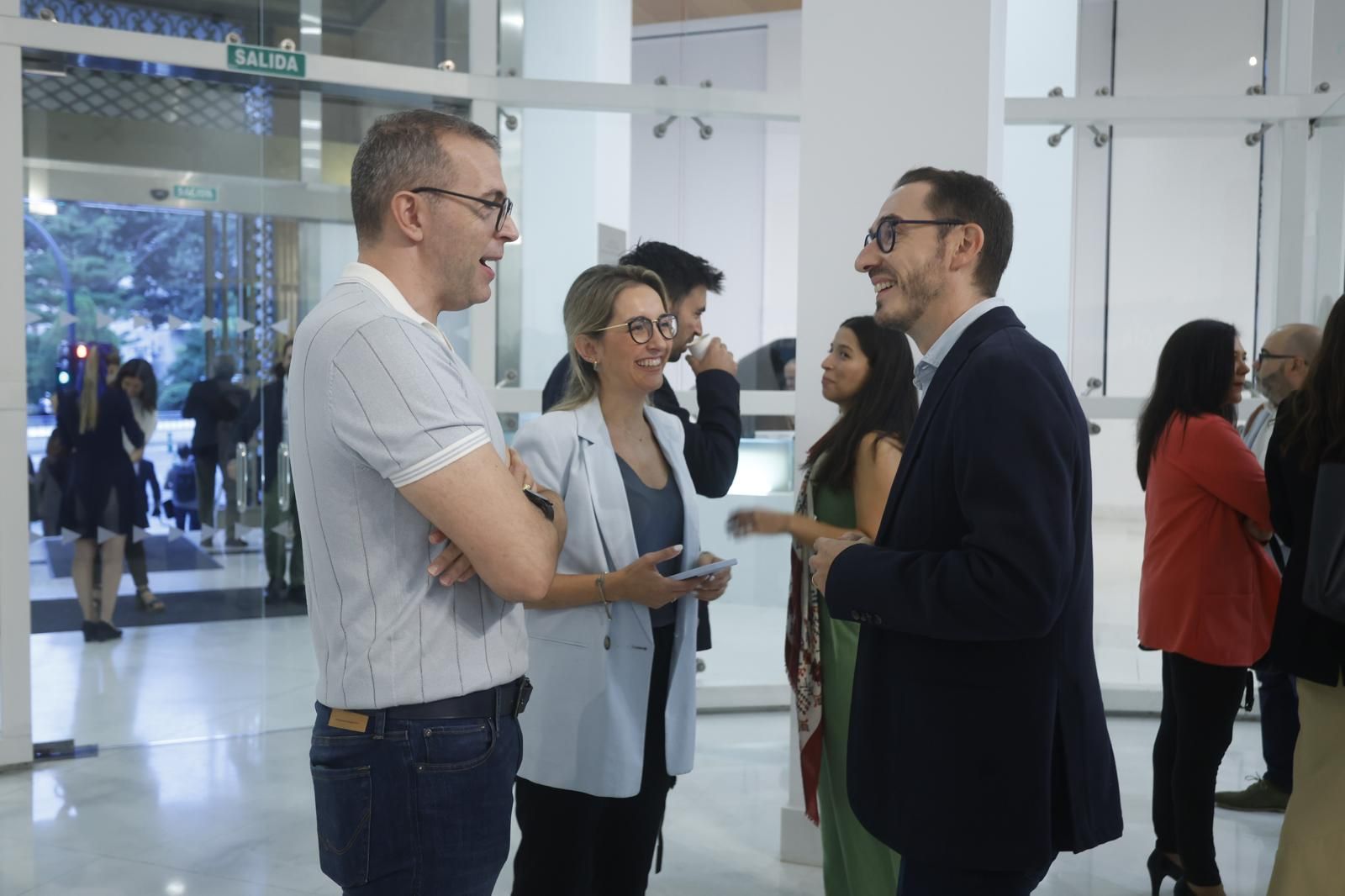Llegada de los asistentes a la segunda edición del Foro de Energía en la Comunitat Valenciana