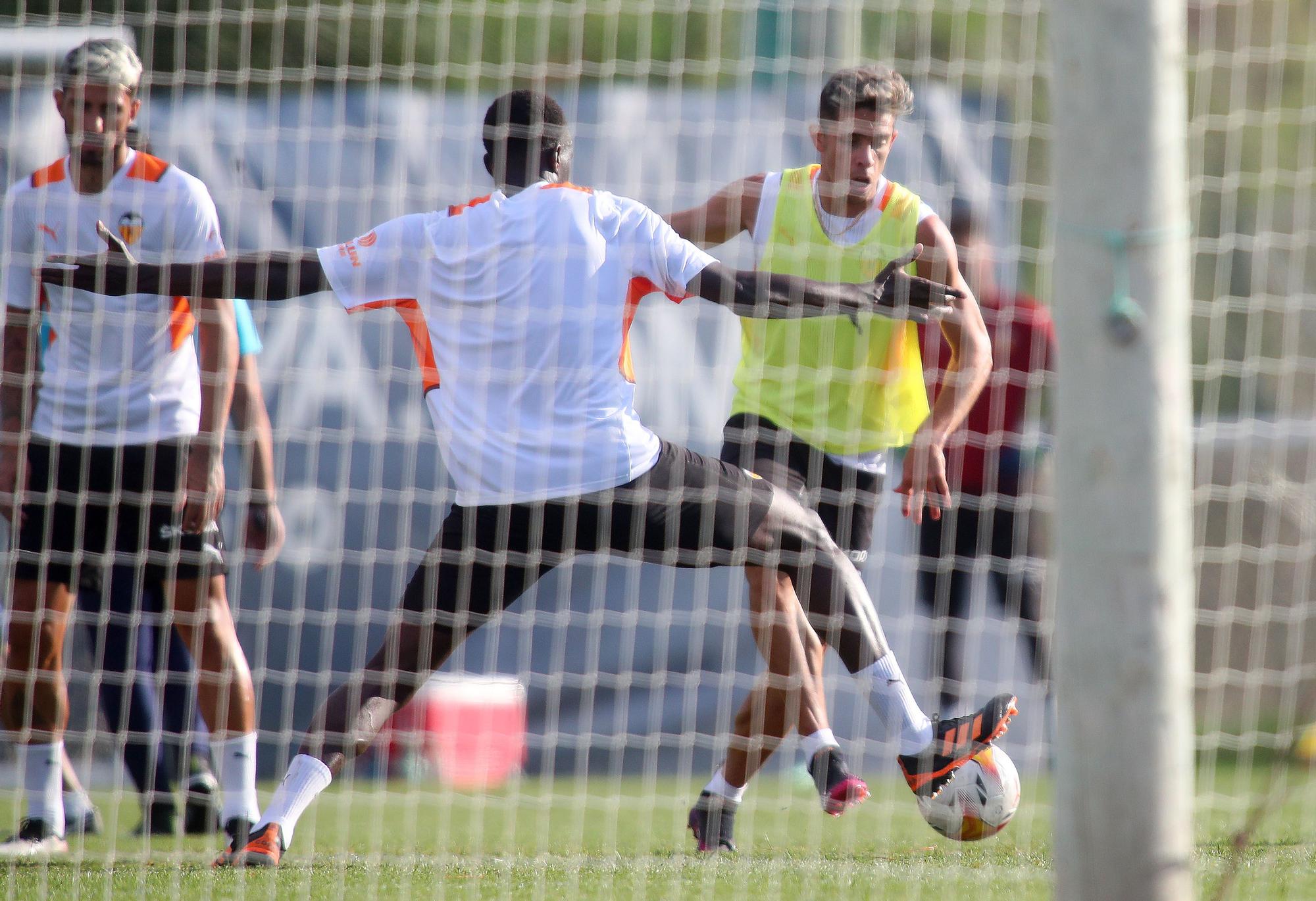 Las imágenes del entrenamiento del Valencia CF en Oliva