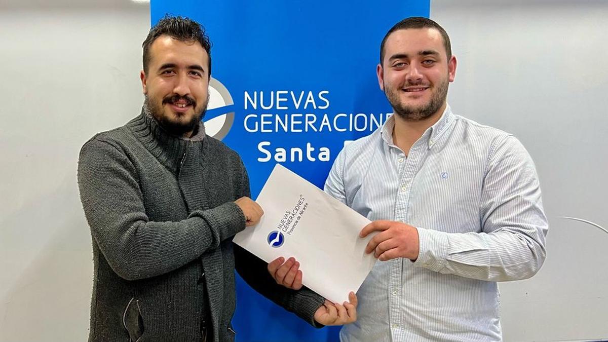 Joaquín Lozano a la derecha junto a José Manuel Pertusa, miembro del comité organizador de la asamblea, tras el cierre de candidaturas