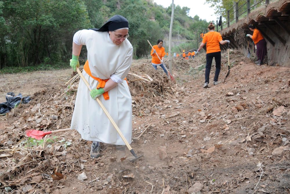 Neteja de la vora del riu Cardener a càrrec dels membres i voluntaris del projecte Invulnerables