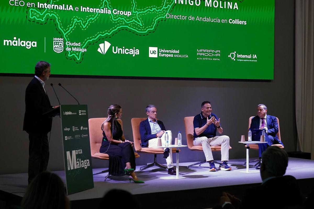 Mesa redonda, moderada por José María de Loma, redactor jefe de La Opinión de Málaga
