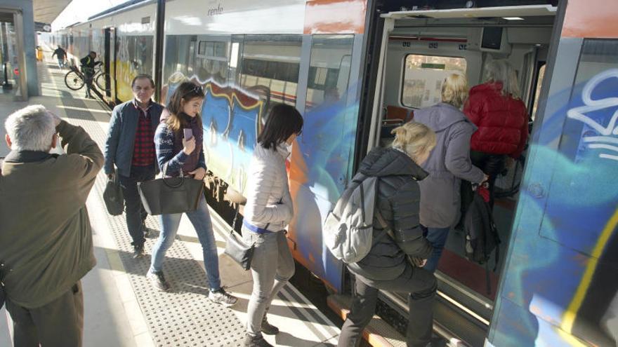 Una imatge d&#039;arxius d&#039;una estació de tren gironina.