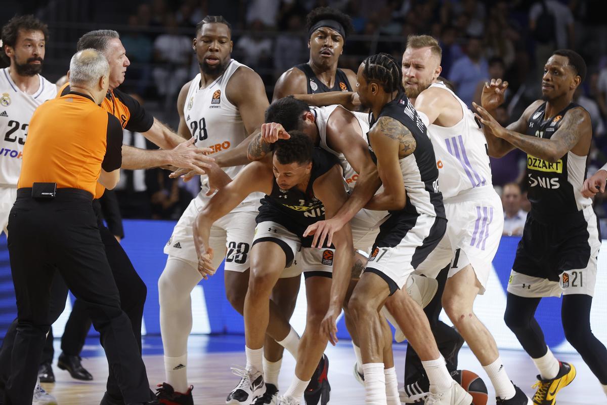 Las imágenes de la bruta tangana en el Real Madrid-Partizan