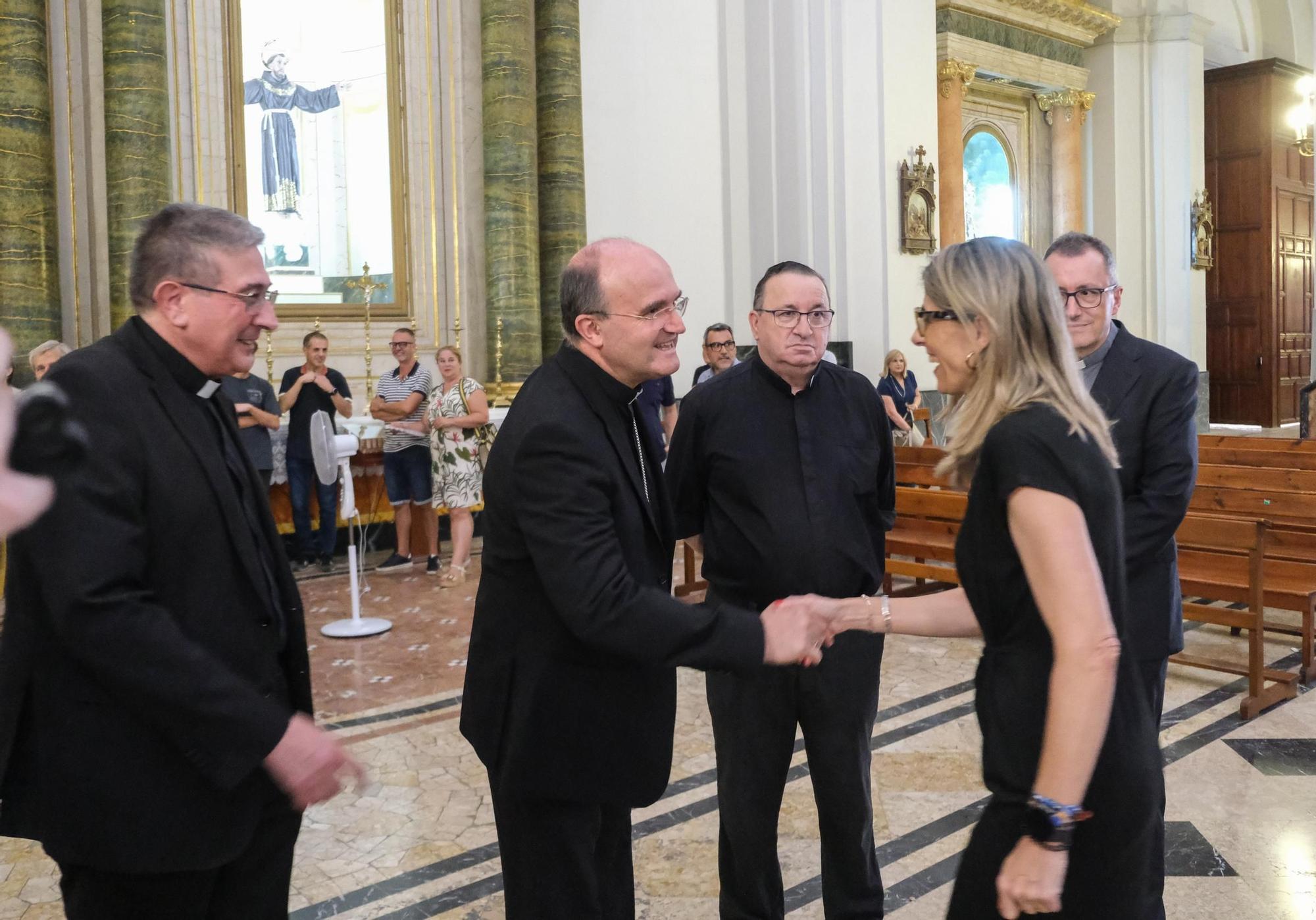 Así ha sido la presentación y bendición del restaurado Cristo de la Vida de Crevillent