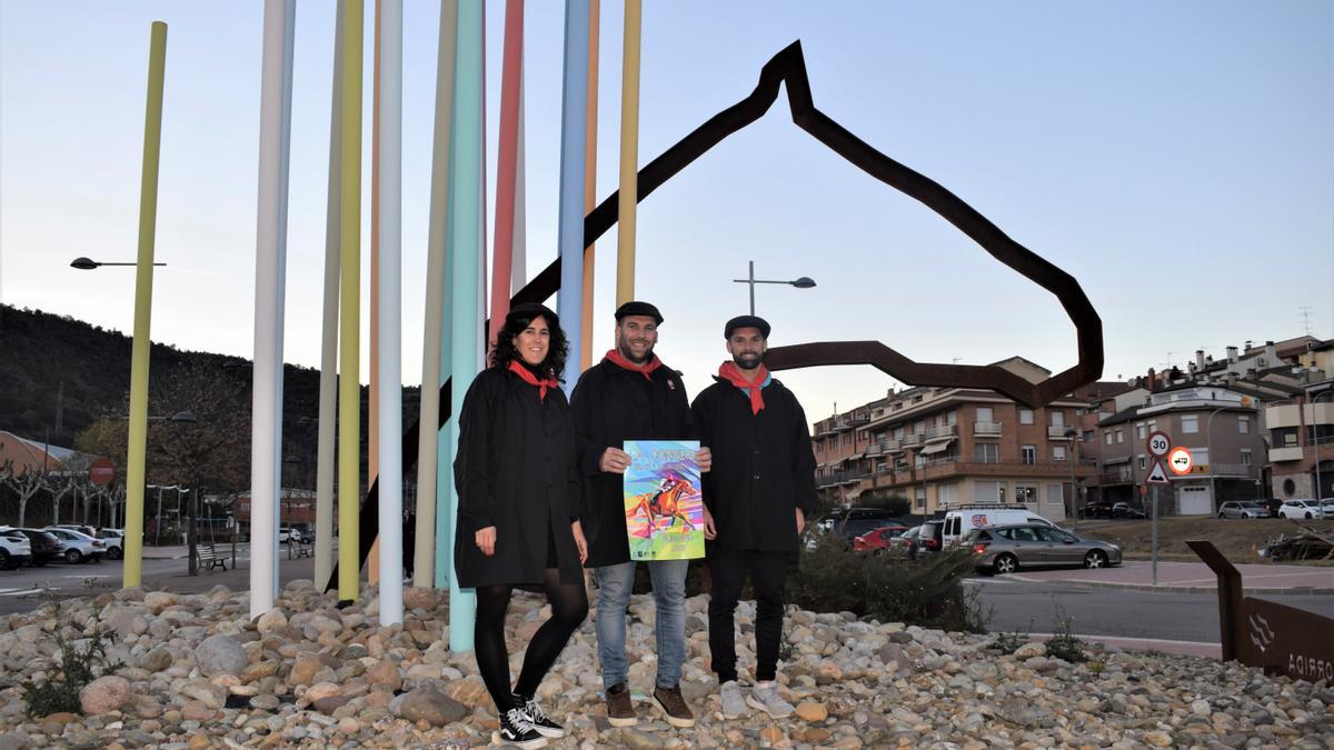 Presentació de la Corrida. D'esquerra a dreta: Queralt Ambròs, de la comissió de La Corrida; Joan Soler, president de La Corrida; i Cristian Pérez, regidor de Festes