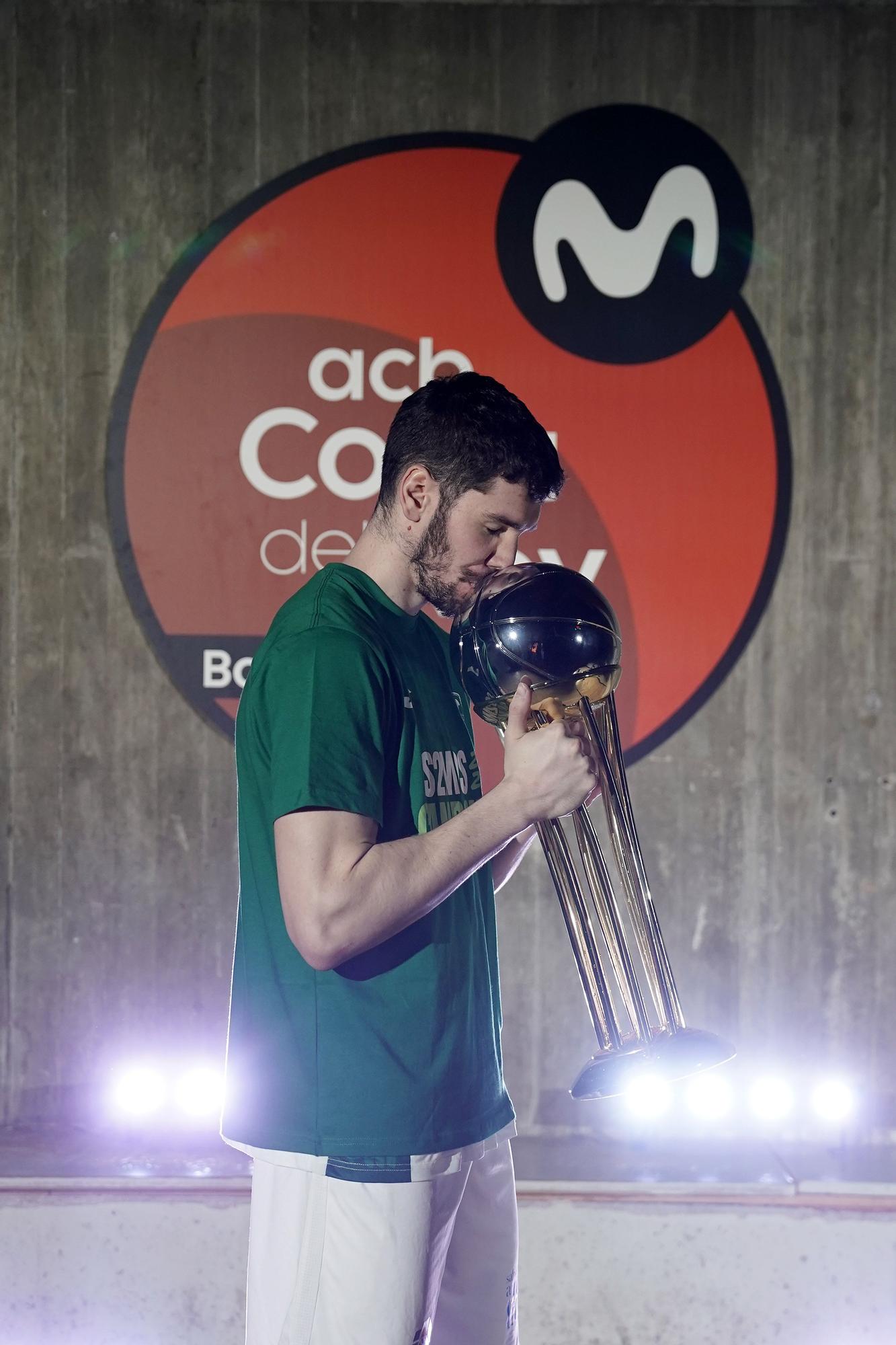 Unicaja: Los campeones de la Copa del Rey posan con el trofeo