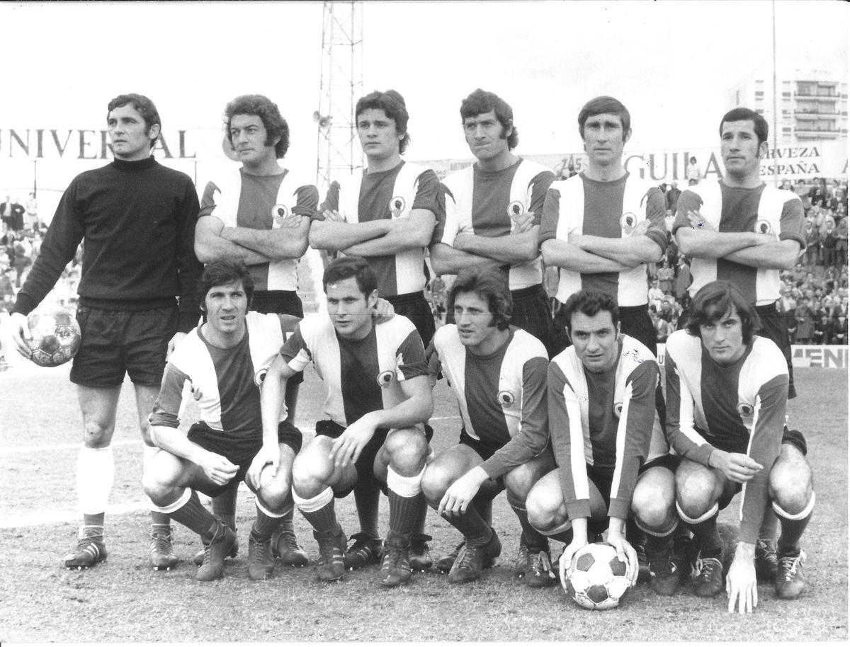 21/1/1973. Hércules 1-0 Valladolid. De pie y de izda. a dcha.: Zamora, Santamaría, Albaladejo, Eladio, Rivera y Pachón. Agachados: Parés, Baena, Varela, Fusté y Carcelén.