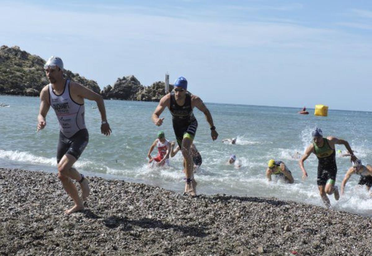 Águilas corona a los mejores clubes del triatlón nacional | JAIME ZARAGOZA