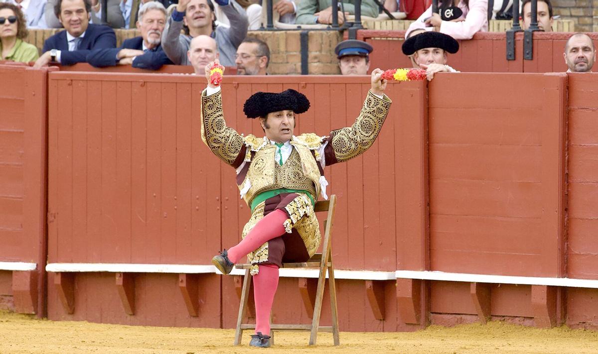 El torero Morante de la Puebla ante uno de sus lotes.
